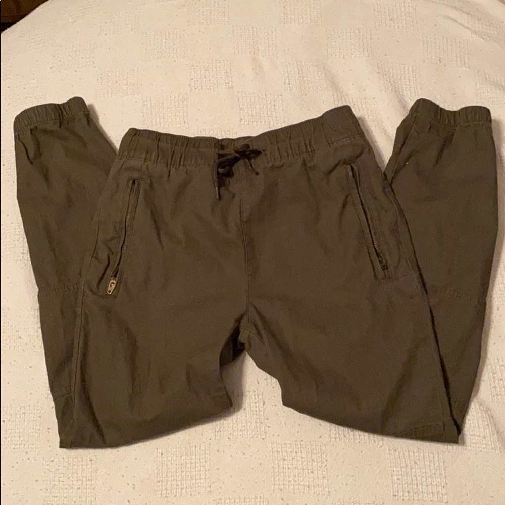 Olive jogger with elastic waist and bottom.